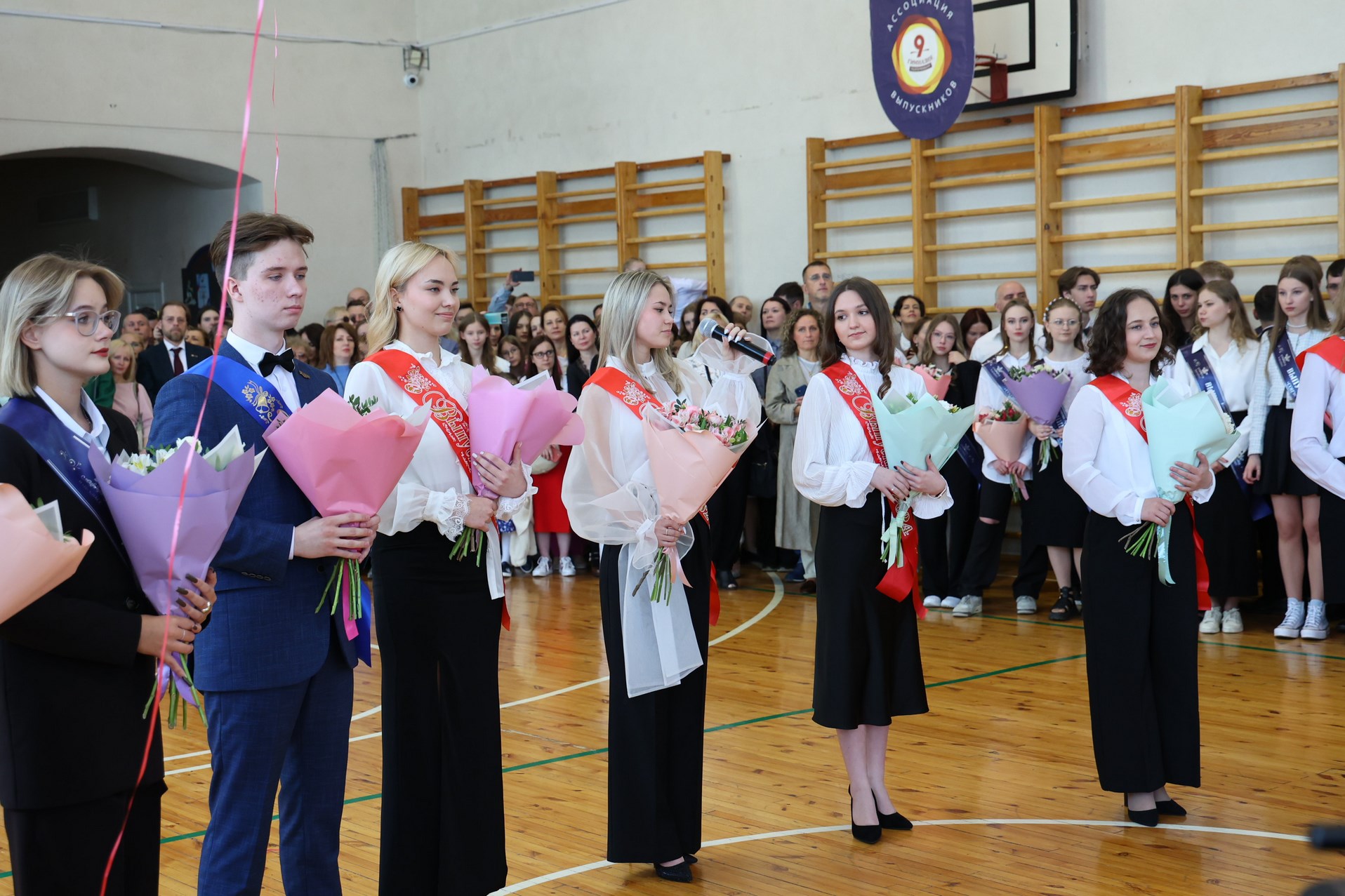 Последний звонок прозвенел для 17 тысяч уральских выпускников | 20.05.2024  | Екатеринбург - БезФормата